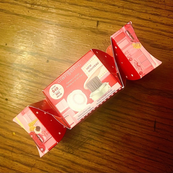 Clarisonic Holiday Gift Set: 2-pack: Radiance Brush Head & Foundation Brush Head - Picture 2 of 8